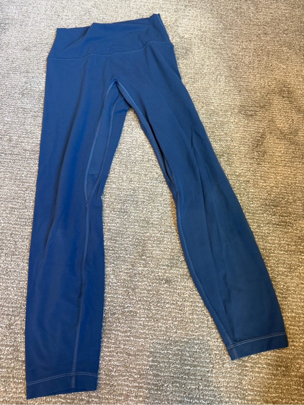 Lululemon Size 6 cropped Navy Blue Active Leggings